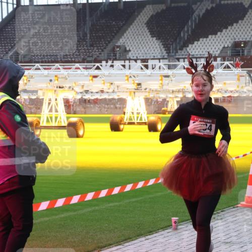 07.12.2025 - St. Pauli X-Mass-Run No. 15 Luisa Fischer http://msf.ph/oto/9384231 07.12.2025 11:29:05 Ziel 15, 34, 1897, 1917, 1919, 1920, 1921, 2038, 2162, 2163, 2164, 2189, 2190, 2383, 2426, 2427, 2431, 2495, 2707, 2709, 2774, 2808, 2845, 3234, 3599, 3670, 4641, 4653, 4818, 4832, 4837, 4838 meine-sportfotos.de