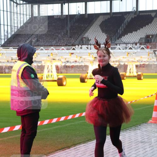 07.12.2025 - St. Pauli X-Mass-Run No. 15 Luisa Fischer http://msf.ph/oto/9384233 07.12.2025 11:29:06 Ziel 27, 1897, 1917, 1919, 1920, 1921, 2038, 2162, 2163, 2164, 2189, 2190, 2383, 2426, 2427, 2431, 2495, 2707, 2709, 2774, 2808, 2845, 3234, 3599, 3670, 4641, 4653, 4818, 4832, 4837, 4838 meine-sportfotos.de