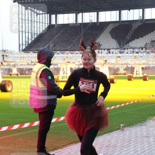 07.12.2025 - St. Pauli X-Mass-Run No. 15 Luisa Fischer http://msf.ph/oto/9384234 07.12.2025 11:29:06 Ziel 5, 2224, 1897, 1917, 1919, 1920, 1921, 2038, 2162, 2163, 2164, 2189, 2190, 2383, 2426, 2427, 2431, 2495, 2707, 2709, 2774, 2808, 2845, 3234, 3599, 3670, 4641, 4653, 4818, 4832, 4837, 4838 meine-sportfotos.de