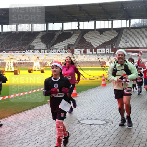 07.12.2025 - St. Pauli X-Mass-Run No. 15 Luisa Fischer http://msf.ph/oto/9384236 07.12.2025 11:29:07 Ziel 374, 1897, 1921, 2495, 1897, 1917, 1919, 1920, 1921, 2038, 2162, 2163, 2164, 2189, 2190, 2383, 2426, 2427, 2431, 2495, 2707, 2709, 2774, 2808, 2845, 3234, 3599, 3670, 4641, 4818, 4832, 4837, 4838 meine-sportfotos.de