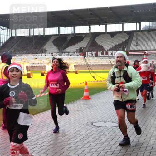 07.12.2025 - St. Pauli X-Mass-Run No. 15 Luisa Fischer http://msf.ph/oto/9384240 07.12.2025 11:29:07 Ziel 2774, 1897, 2495, 4818, 1897, 1917, 1919, 1920, 1921, 2038, 2162, 2163, 2164, 2189, 2190, 2383, 2426, 2427, 2431, 2495, 2707, 2709, 2774, 2808, 2845, 3234, 3599, 3670, 4641, 4818, 4832, 4837, 4838 meine-sportfotos.de