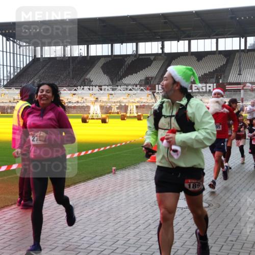07.12.2025 - St. Pauli X-Mass-Run No. 15 Luisa Fischer http://msf.ph/oto/9384243 07.12.2025 11:29:08 Ziel 27, 189, 95, 919, 917, 1921, 4818, 1897, 1917, 1919, 1920, 1921, 2038, 2162, 2163, 2164, 2189, 2190, 2383, 2426, 2427, 2431, 2495, 2707, 2709, 2774, 2808, 2845, 3234, 3599, 3670, 4641, 4818, 4832, 4837, 4838 meine-sportfotos.de