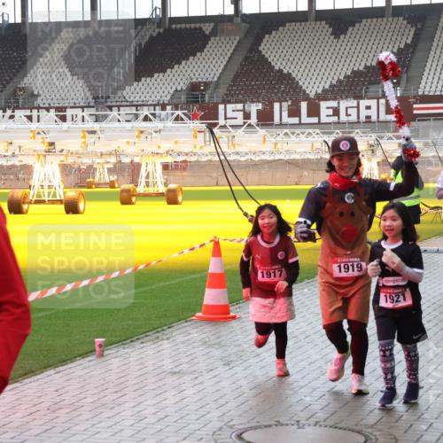 07.12.2025 - St. Pauli X-Mass-Run No. 15 Luisa Fischer http://msf.ph/oto/9384253 07.12.2025 11:29:10 Ziel 95, 1917, 1919, 1921, 2707, 4818, 1897, 1917, 1919, 1920, 1921, 2038, 2162, 2163, 2164, 2189, 2190, 2383, 2426, 2427, 2431, 2495, 2707, 2709, 2774, 2808, 2845, 3234, 3599, 3670, 4641, 4818, 4832, 4837, 4838 meine-sportfotos.de