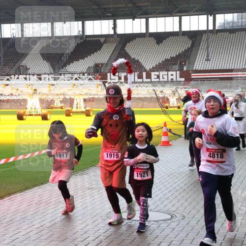 07.12.2025 - St. Pauli X-Mass-Run No. 15 Luisa Fischer http://msf.ph/oto/9384261 07.12.2025 11:29:11 Ziel 1917, 1919, 1921, 4818, 1897, 1917, 1919, 1920, 1921, 2038, 2162, 2164, 2189, 2190, 2383, 2426, 2427, 2431, 2495, 2707, 2709, 2774, 2808, 2845, 3234, 3670, 4641, 4818, 4832, 4837, 4838 meine-sportfotos.de