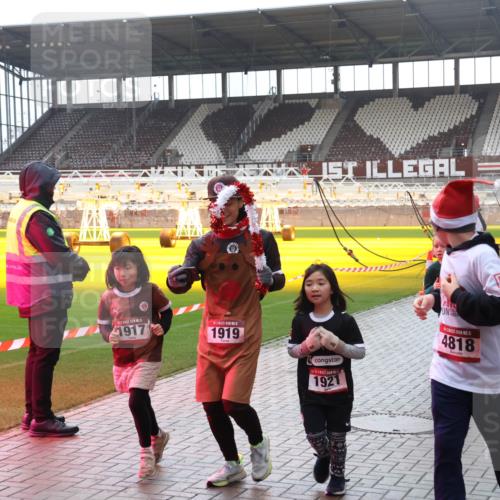 07.12.2025 - St. Pauli X-Mass-Run No. 15 Luisa Fischer http://msf.ph/oto/9384263 07.12.2025 11:29:12 Ziel 1917, 1919, 1921, 4818, 1897, 1917, 1919, 1920, 1921, 2038, 2162, 2164, 2189, 2190, 2383, 2426, 2427, 2431, 2495, 2707, 2709, 2774, 2808, 2845, 3234, 3670, 4641, 4818, 4832, 4837, 4838 meine-sportfotos.de