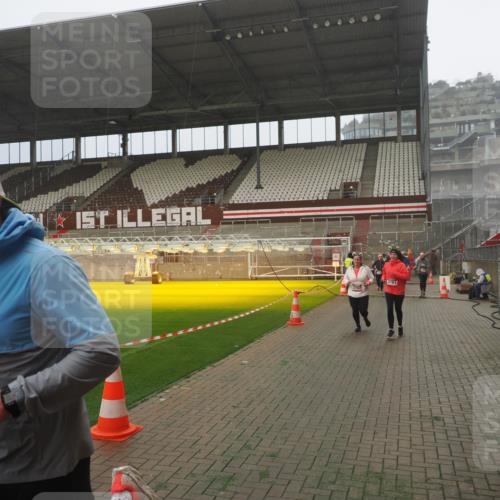 07.12.2025 - St. Pauli X-Mass-Run No. 15 Fabian Wolf http://msf.ph/oto/9384266 07.12.2025 10:11:50 Ziel 670, 1687, 1688, 2906, 2909, 3085, 3761, 3767, 3909, 3932, 3935 meine-sportfotos.de