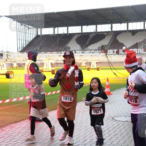 07.12.2025 - St. Pauli X-Mass-Run No. 15 Luisa Fischer http://msf.ph/oto/9384267 07.12.2025 11:29:12 Ziel 5, 1919, 1921, 4818, 1897, 1917, 1919, 1920, 1921, 2038, 2162, 2164, 2189, 2190, 2383, 2426, 2427, 2431, 2495, 2707, 2709, 2774, 2808, 2845, 3234, 3670, 4641, 4818, 4832, 4837, 4838 meine-sportfotos.de