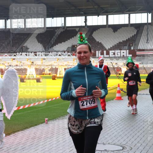 07.12.2025 - St. Pauli X-Mass-Run No. 15 Luisa Fischer http://msf.ph/oto/9384286 07.12.2025 11:29:17 Ziel 2, 15, 2709, 2426, 1897, 1917, 1919, 1920, 1921, 2038, 2189, 2190, 2383, 2426, 2427, 2431, 2495, 2707, 2709, 2774, 2808, 2845, 3234, 4641, 4818, 4832, 4837, 4838 meine-sportfotos.de