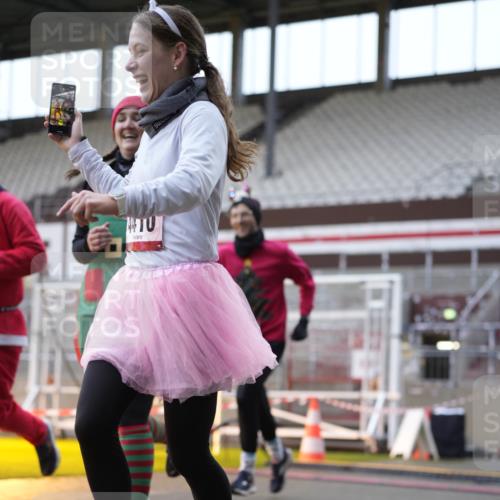 07.12.2025 - St. Pauli X-Mass-Run No. 15 Patografie http://msf.ph/oto/9384292 07.12.2025 10:27:05 Ziel 159, 1312, 1317, 1468, 1472, 1618, 3720, 4225, 4334, 4353, 4391, 4409, 4410 meine-sportfotos.de