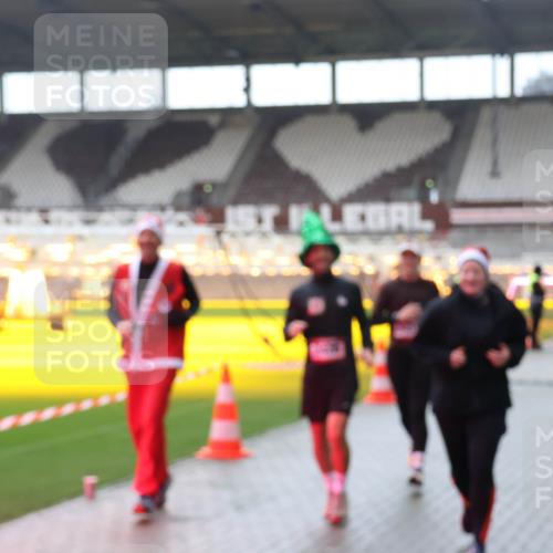 07.12.2025 - St. Pauli X-Mass-Run No. 15 Luisa Fischer http://msf.ph/oto/9384293 07.12.2025 11:29:19 Ziel 1897, 1917, 1919, 1920, 1921, 2038, 2189, 2190, 2383, 2426, 2427, 2431, 2495, 2707, 2709, 2774, 2808, 2845, 3234, 3235, 3236, 4641, 4818, 4832, 4837, 4838 meine-sportfotos.de