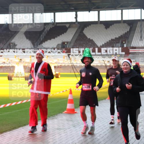 07.12.2025 - St. Pauli X-Mass-Run No. 15 Luisa Fischer http://msf.ph/oto/9384294 07.12.2025 11:29:19 Ziel 2426, 1897, 1917, 1919, 1920, 1921, 2038, 2189, 2190, 2383, 2426, 2427, 2431, 2495, 2707, 2709, 2774, 2808, 2845, 3234, 3235, 3236, 4641, 4818, 4832, 4837, 4838 meine-sportfotos.de