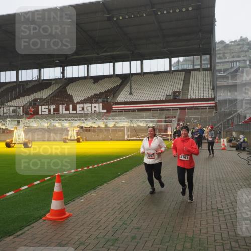 07.12.2025 - St. Pauli X-Mass-Run No. 15 Fabian Wolf http://msf.ph/oto/9384295 07.12.2025 10:11:52 Ziel 670, 1687, 1688, 2906, 2909, 3085, 3761, 3767, 3909, 3932, 3935 meine-sportfotos.de