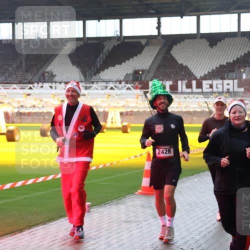 07.12.2025 - St. Pauli X-Mass-Run No. 15 Luisa Fischer http://msf.ph/oto/9384296 07.12.2025 11:29:19 Ziel 2426, 1897, 1917, 1919, 1920, 1921, 2038, 2189, 2190, 2383, 2426, 2427, 2431, 2495, 2707, 2709, 2774, 2808, 2845, 3234, 3235, 3236, 4641, 4818, 4832, 4837, 4838 meine-sportfotos.de