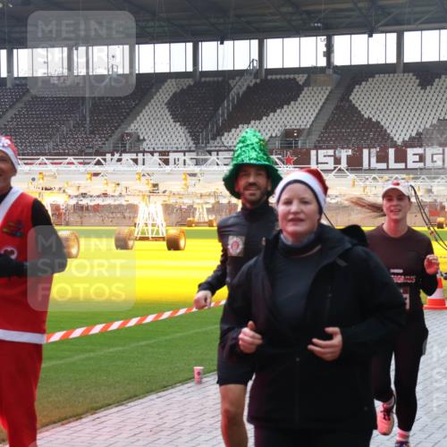 07.12.2025 - St. Pauli X-Mass-Run No. 15 Luisa Fischer http://msf.ph/oto/9384303 07.12.2025 11:29:20 Ziel 1897, 1917, 1919, 1920, 1921, 2038, 2189, 2190, 2383, 2426, 2427, 2431, 2495, 2707, 2709, 2774, 2808, 2845, 3234, 3235, 3236, 4641, 4818, 4832, 4837, 4838 meine-sportfotos.de