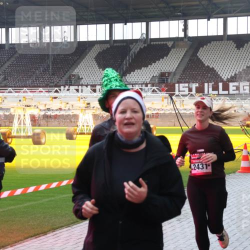 07.12.2025 - St. Pauli X-Mass-Run No. 15 Luisa Fischer http://msf.ph/oto/9384305 07.12.2025 11:29:21 Ziel 2431, 861, 1897, 1917, 1919, 1920, 1921, 2038, 2189, 2190, 2383, 2426, 2427, 2431, 2495, 2676, 2707, 2709, 2774, 3234, 3235, 3236, 4641, 4818, 4832, 4837, 4838 meine-sportfotos.de