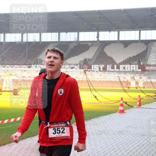 07.12.2025 - St. Pauli X-Mass-Run No. 15 Luisa Fischer http://msf.ph/oto/9384308 07.12.2025 10:14:54 Ziel 15, 352, 174, 352, 1158, 2564, 2617, 2618, 2864, 3243, 3481, 3565, 4489, 4502, 4508, 4526, 4545 meine-sportfotos.de