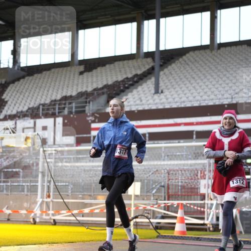 07.12.2025 - St. Pauli X-Mass-Run No. 15 Patografie http://msf.ph/oto/9384309 07.12.2025 10:27:09 Ziel 159, 1312, 1317, 1468, 1472, 1618, 3720, 4225, 4334, 4353, 4391, 4409, 4410 meine-sportfotos.de