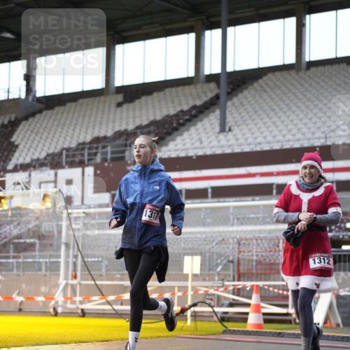 07.12.2025 - St. Pauli X-Mass-Run No. 15 Patografie http://msf.ph/oto/9384313 07.12.2025 10:27:09 Ziel 159, 1312, 1317, 1468, 1472, 1618, 3720, 4225, 4334, 4353, 4391, 4409, 4410 meine-sportfotos.de