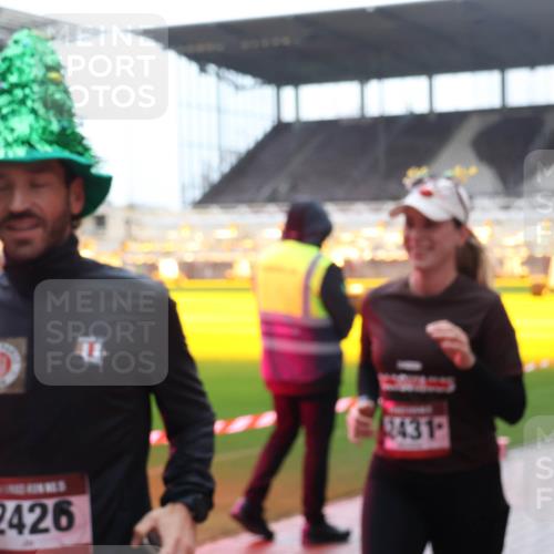 07.12.2025 - St. Pauli X-Mass-Run No. 15 Luisa Fischer http://msf.ph/oto/9384317 07.12.2025 11:29:22 Ziel 2426, 9431, 666, 861, 1897, 1917, 1919, 1920, 1921, 2038, 2189, 2190, 2383, 2426, 2427, 2431, 2495, 2676, 2707, 2709, 2774, 3234, 3235, 3236, 4392, 4432, 4452, 4641, 4818, 4832, 4837, 4838 meine-sportfotos.de
