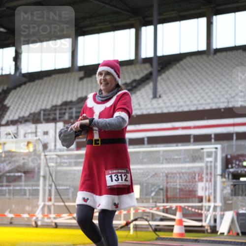 07.12.2025 - St. Pauli X-Mass-Run No. 15 Patografie http://msf.ph/oto/9384328 07.12.2025 10:27:10 Ziel 1312, 1317, 1468, 1472, 1618, 3571, 3720, 4225, 4334, 4353, 4391, 4409, 4410 meine-sportfotos.de