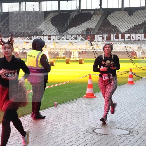07.12.2025 - St. Pauli X-Mass-Run No. 15 Luisa Fischer http://msf.ph/oto/9384344 07.12.2025 11:29:33 Ziel 3236, 2388, 3235, 861, 2038, 2189, 2190, 2213, 2285, 2383, 2500, 2522, 2676, 2701, 2702, 2707, 2709, 3234, 3235, 3236, 4392, 4432, 4452, 4818, 4837, 4838 meine-sportfotos.de