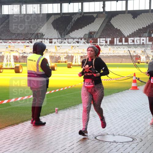 07.12.2025 - St. Pauli X-Mass-Run No. 15 Luisa Fischer http://msf.ph/oto/9384346 07.12.2025 11:29:34 Ziel 2383, 1, 3235, 4832, 449, 861, 1759, 2038, 2189, 2190, 2213, 2285, 2383, 2500, 2522, 2676, 2701, 2702, 2707, 2709, 3234, 3235, 3236, 4392, 4432, 4452, 4818, 4837, 4838 meine-sportfotos.de
