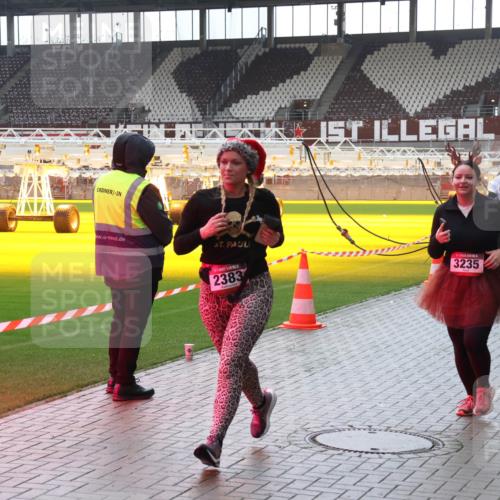 07.12.2025 - St. Pauli X-Mass-Run No. 15 Luisa Fischer http://msf.ph/oto/9384349 07.12.2025 11:29:34 Ziel 3235, 2383, 4832, 4452, 861, 1759, 2038, 2189, 2190, 2213, 2285, 2383, 2500, 2522, 2676, 2701, 2702, 2707, 2709, 3234, 3235, 3236, 4392, 4432, 4452, 4818, 4837, 4838 meine-sportfotos.de