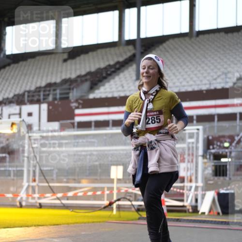 07.12.2025 - St. Pauli X-Mass-Run No. 15 Patografie http://msf.ph/oto/9384350 07.12.2025 10:27:16 Ziel 1312, 1317, 1618, 3571, 3714, 3715, 3722, 4225, 4391, 4409, 4410, 4435 meine-sportfotos.de