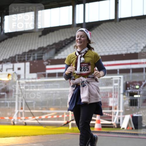 07.12.2025 - St. Pauli X-Mass-Run No. 15 Patografie http://msf.ph/oto/9384355 07.12.2025 10:27:16 Ziel 1312, 1317, 1618, 3571, 3714, 3715, 3722, 4225, 4391, 4409, 4410, 4435 meine-sportfotos.de