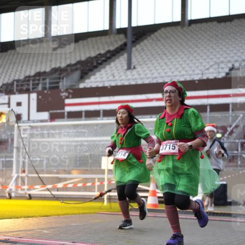 07.12.2025 - St. Pauli X-Mass-Run No. 15 Patografie http://msf.ph/oto/9384359 07.12.2025 10:27:19 Ziel 1312, 1317, 1618, 3571, 3714, 3715, 3722, 3723, 3793, 4225, 4391, 4409, 4410, 4435 meine-sportfotos.de