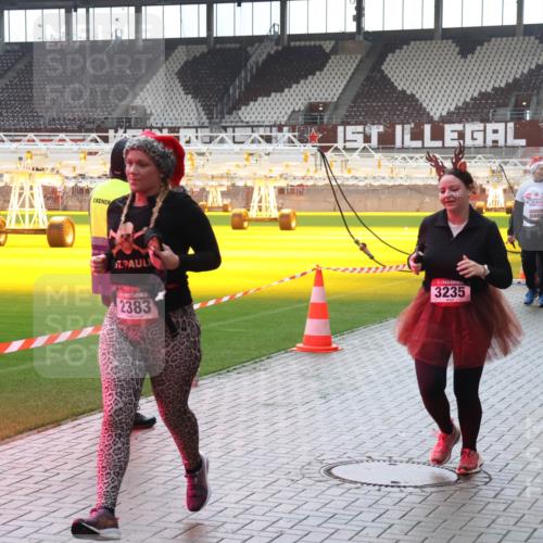07.12.2025 - St. Pauli X-Mass-Run No. 15 Luisa Fischer http://msf.ph/oto/9384360 07.12.2025 11:29:34 Ziel 2383, 3235, 4452, 861, 1759, 2038, 2189, 2190, 2213, 2285, 2383, 2500, 2522, 2676, 2701, 2702, 2707, 2709, 3234, 3235, 3236, 4392, 4432, 4452, 4818, 4837, 4838 meine-sportfotos.de