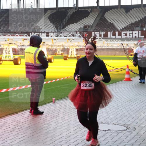07.12.2025 - St. Pauli X-Mass-Run No. 15 Luisa Fischer http://msf.ph/oto/9384362 07.12.2025 11:29:35 Ziel 3235, 4452, 861, 1759, 2038, 2189, 2190, 2213, 2285, 2383, 2500, 2522, 2676, 2701, 2702, 2707, 2709, 3234, 3235, 3236, 4392, 4432, 4452, 4818, 4837, 4838 meine-sportfotos.de