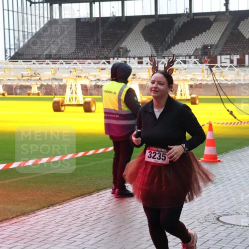 07.12.2025 - St. Pauli X-Mass-Run No. 15 Luisa Fischer http://msf.ph/oto/9384365 07.12.2025 11:29:35 Ziel 15, 3235, 861, 1759, 2038, 2189, 2190, 2213, 2285, 2383, 2500, 2522, 2676, 2701, 2702, 2707, 2709, 3234, 3235, 3236, 4392, 4432, 4452, 4818, 4837, 4838 meine-sportfotos.de