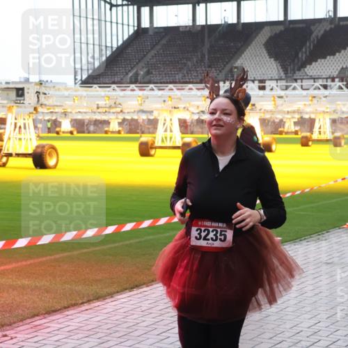 07.12.2025 - St. Pauli X-Mass-Run No. 15 Luisa Fischer http://msf.ph/oto/9384366 07.12.2025 11:29:36 Ziel 15, 3235, 861, 1759, 2038, 2189, 2190, 2213, 2285, 2383, 2500, 2522, 2676, 2701, 2702, 2707, 2709, 3234, 3235, 3236, 4392, 4432, 4452, 4818, 4837, 4838 meine-sportfotos.de