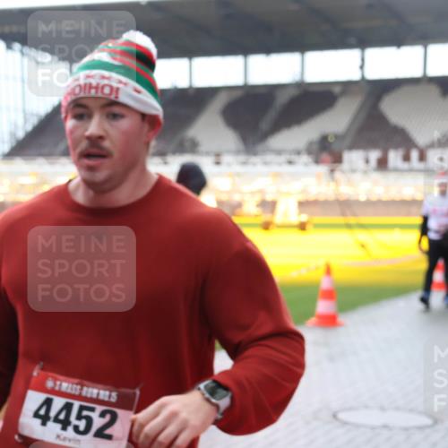 07.12.2025 - St. Pauli X-Mass-Run No. 15 Luisa Fischer http://msf.ph/oto/9384373 07.12.2025 11:29:37 Ziel 4452, 861, 1759, 2038, 2189, 2190, 2213, 2285, 2383, 2500, 2522, 2676, 2701, 2702, 2707, 2709, 3234, 3235, 3236, 4392, 4432, 4452, 4818, 4837, 4838 meine-sportfotos.de
