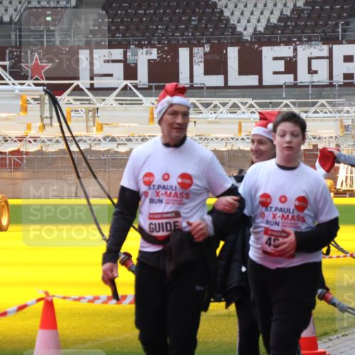 07.12.2025 - St. Pauli X-Mass-Run No. 15 Luisa Fischer http://msf.ph/oto/9384376 07.12.2025 11:29:39 Ziel 33, 49, 4837, 861, 1759, 2038, 2189, 2190, 2213, 2285, 2500, 2522, 2676, 2701, 2702, 2709, 3143, 3144, 3146, 3234, 3235, 3236, 4392, 4432, 4452, 4818, 4837, 4838 meine-sportfotos.de