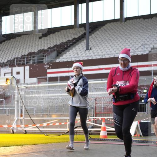 07.12.2025 - St. Pauli X-Mass-Run No. 15 Patografie http://msf.ph/oto/9384377 07.12.2025 10:27:20 Ziel 1312, 1317, 1618, 3571, 3714, 3715, 3722, 3723, 3793, 4225, 4391, 4409, 4410, 4435 meine-sportfotos.de