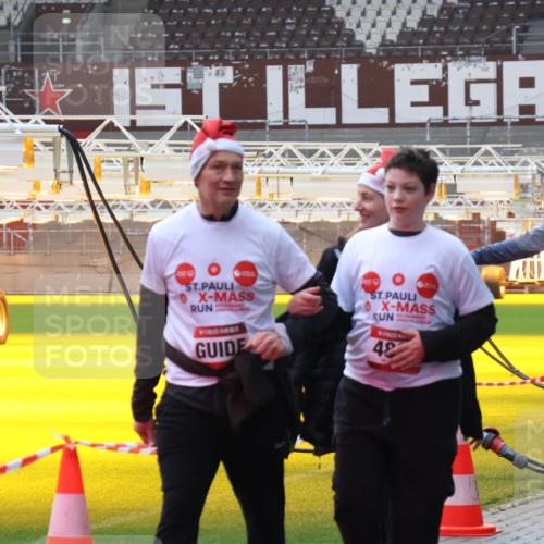 07.12.2025 - St. Pauli X-Mass-Run No. 15 Luisa Fischer http://msf.ph/oto/9384378 07.12.2025 11:29:39 Ziel 42, 4837, 861, 1759, 2038, 2189, 2190, 2213, 2285, 2500, 2522, 2676, 2701, 2702, 2709, 3143, 3144, 3146, 3234, 3235, 3236, 4392, 4432, 4452, 4818, 4837, 4838 meine-sportfotos.de