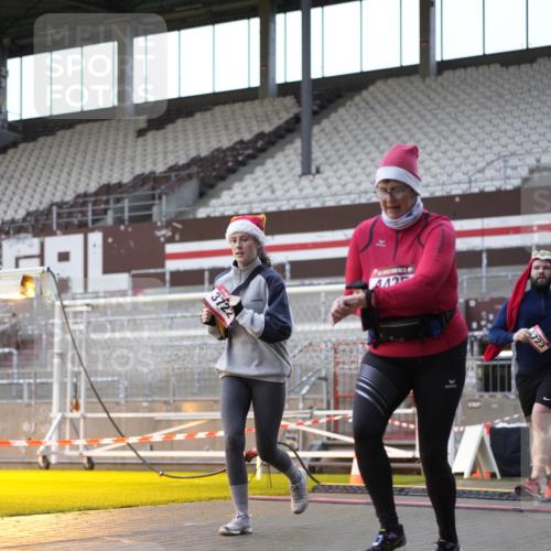 07.12.2025 - St. Pauli X-Mass-Run No. 15 Patografie http://msf.ph/oto/9384382 07.12.2025 10:27:21 Ziel 1312, 1317, 3571, 3714, 3715, 3722, 3723, 3793, 4225, 4409, 4435 meine-sportfotos.de