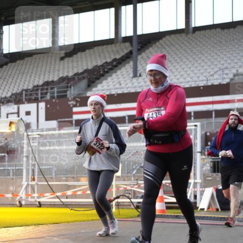 07.12.2025 - St. Pauli X-Mass-Run No. 15 Patografie http://msf.ph/oto/9384386 07.12.2025 10:27:21 Ziel 1312, 1317, 3571, 3714, 3715, 3722, 3723, 3793, 4225, 4409, 4435 meine-sportfotos.de