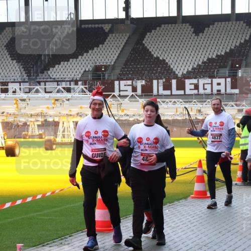 07.12.2025 - St. Pauli X-Mass-Run No. 15 Luisa Fischer http://msf.ph/oto/9384388 07.12.2025 11:29:40 Ziel 48, 4837, 483, 861, 1759, 2038, 2189, 2190, 2213, 2285, 2500, 2522, 2676, 2701, 2702, 2709, 2882, 3143, 3144, 3146, 3235, 3236, 4392, 4432, 4452, 4837, 4838 meine-sportfotos.de
