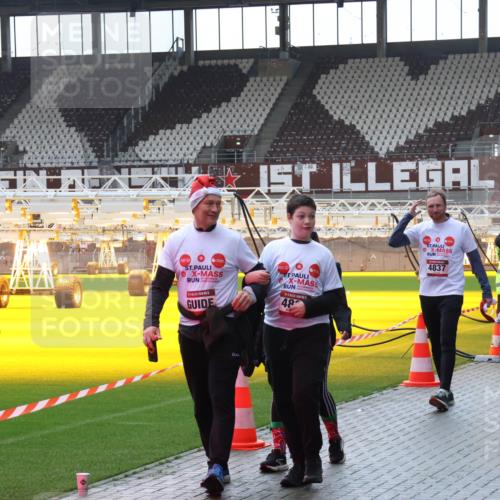 07.12.2025 - St. Pauli X-Mass-Run No. 15 Luisa Fischer http://msf.ph/oto/9384389 07.12.2025 11:29:41 Ziel 48, 4837, 48, 861, 1759, 2038, 2189, 2190, 2213, 2285, 2500, 2522, 2676, 2701, 2702, 2709, 2882, 3143, 3144, 3146, 3235, 3236, 4392, 4432, 4452, 4837, 4838 meine-sportfotos.de