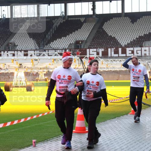 07.12.2025 - St. Pauli X-Mass-Run No. 15 Luisa Fischer http://msf.ph/oto/9384391 07.12.2025 11:29:41 Ziel 4837, 861, 1759, 2038, 2189, 2190, 2213, 2285, 2500, 2522, 2676, 2701, 2702, 2709, 2882, 3143, 3144, 3146, 3235, 3236, 4392, 4432, 4452, 4837, 4838 meine-sportfotos.de