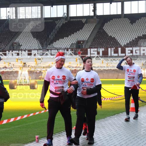 07.12.2025 - St. Pauli X-Mass-Run No. 15 Luisa Fischer http://msf.ph/oto/9384393 07.12.2025 11:29:41 Ziel 4837, 219, 861, 1759, 2038, 2189, 2190, 2213, 2285, 2500, 2522, 2676, 2701, 2702, 2709, 2882, 3143, 3144, 3146, 3235, 3236, 4392, 4432, 4452, 4837, 4838 meine-sportfotos.de