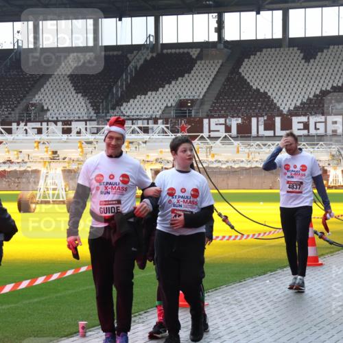 07.12.2025 - St. Pauli X-Mass-Run No. 15 Luisa Fischer http://msf.ph/oto/9384394 07.12.2025 11:29:42 Ziel 4837, 219, 4, 861, 1759, 2038, 2189, 2190, 2213, 2285, 2500, 2522, 2676, 2701, 2702, 2882, 3143, 3144, 3146, 3235, 3236, 4392, 4432, 4452 meine-sportfotos.de