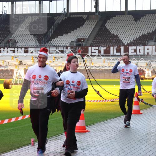 07.12.2025 - St. Pauli X-Mass-Run No. 15 Luisa Fischer http://msf.ph/oto/9384396 07.12.2025 11:29:42 Ziel 4837, 4838, 861, 1759, 2038, 2189, 2190, 2213, 2285, 2500, 2522, 2676, 2701, 2702, 2882, 3143, 3144, 3146, 3235, 3236, 4392, 4432, 4452 meine-sportfotos.de