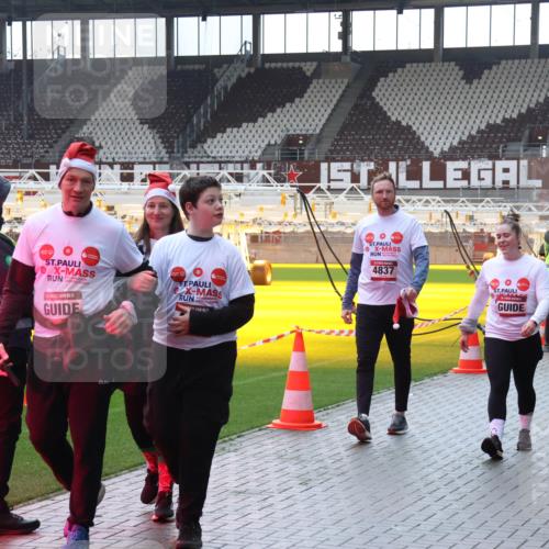 07.12.2025 - St. Pauli X-Mass-Run No. 15 Luisa Fischer http://msf.ph/oto/9384403 07.12.2025 11:29:43 Ziel 5, 4837, 4838, 861, 1759, 2038, 2189, 2190, 2213, 2285, 2500, 2522, 2676, 2701, 2702, 2882, 3143, 3144, 3146, 3235, 3236, 4392, 4432, 4452 meine-sportfotos.de