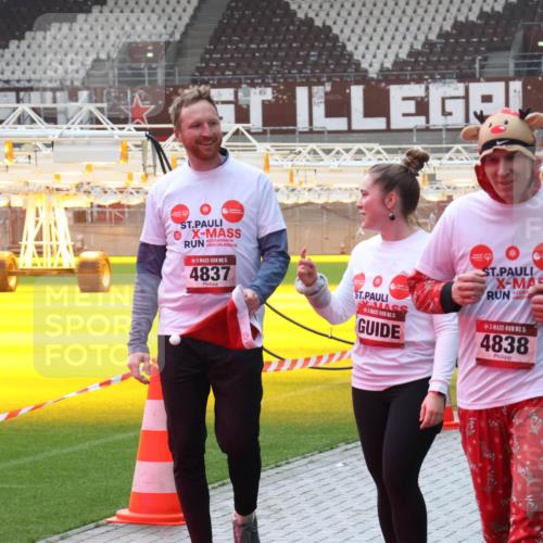 07.12.2025 - St. Pauli X-Mass-Run No. 15 Luisa Fischer http://msf.ph/oto/9384406 07.12.2025 11:29:45 Ziel 15, 4837, 21, 15, 15, 4838, 861, 1759, 2189, 2190, 2213, 2285, 2500, 2522, 2676, 2701, 2702, 2882, 3143, 3144, 3146, 3235, 3236, 4392, 4432, 4452 meine-sportfotos.de