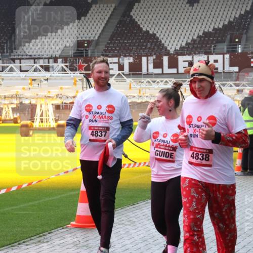 07.12.2025 - St. Pauli X-Mass-Run No. 15 Luisa Fischer http://msf.ph/oto/9384408 07.12.2025 11:29:45 Ziel 15, 4837, 15, 10, 15, 4838, 2190, 861, 1759, 2189, 2190, 2213, 2285, 2500, 2522, 2676, 2701, 2702, 2882, 3143, 3144, 3146, 3235, 3236, 4392, 4432, 4452 meine-sportfotos.de