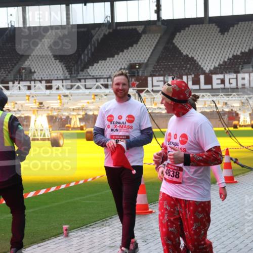 07.12.2025 - St. Pauli X-Mass-Run No. 15 Luisa Fischer http://msf.ph/oto/9384414 07.12.2025 11:29:46 Ziel 15, 4838, 2190, 861, 1759, 2189, 2190, 2213, 2285, 2500, 2522, 2676, 2701, 2702, 2882, 3143, 3144, 3146, 3235, 3236, 4392, 4432, 4452 meine-sportfotos.de